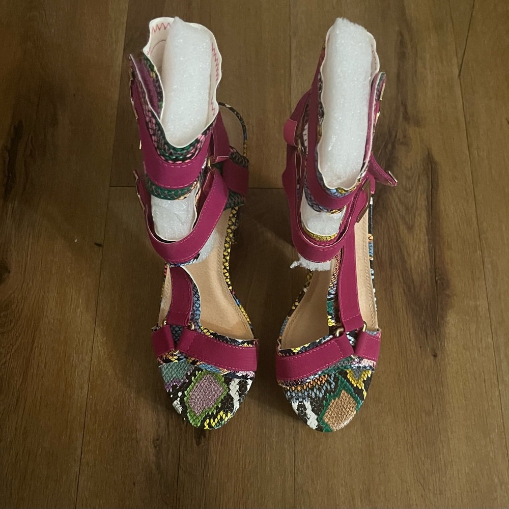 Snake print fuchsia Heel
